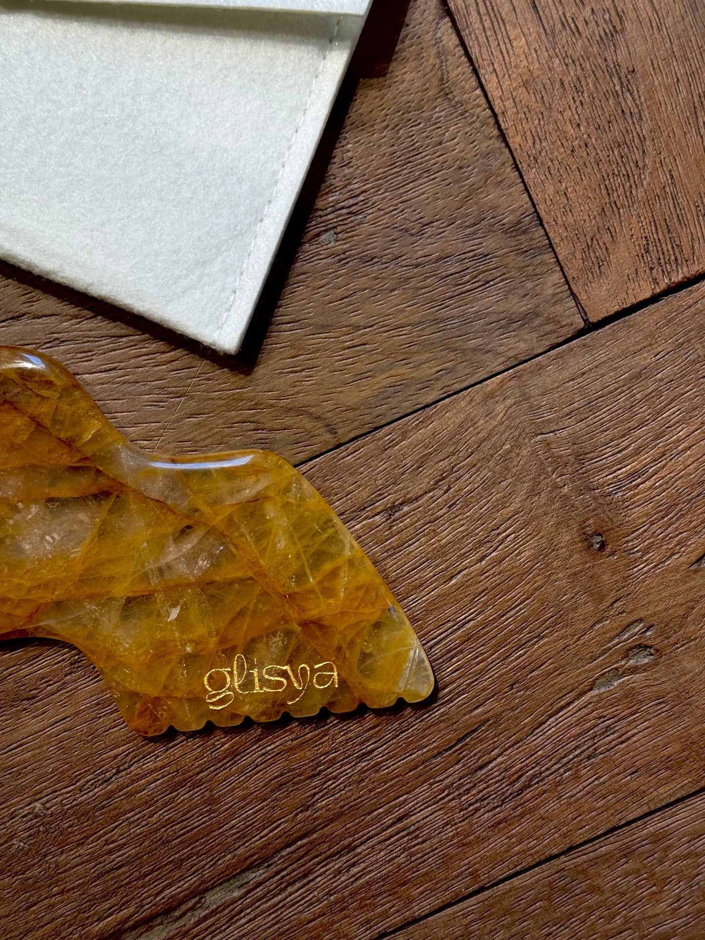 Gua Sha in Quarzo Oro - Massaggio Viso Naturale