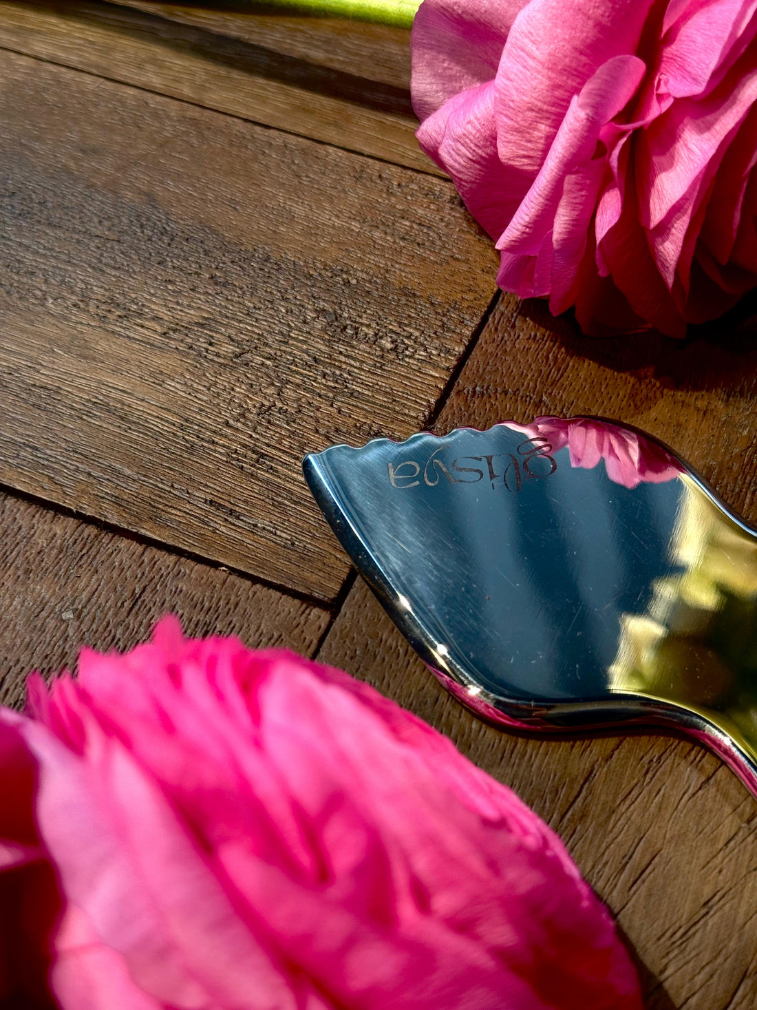 Guasha in quarzo o in metallo? Ecco come scegliere